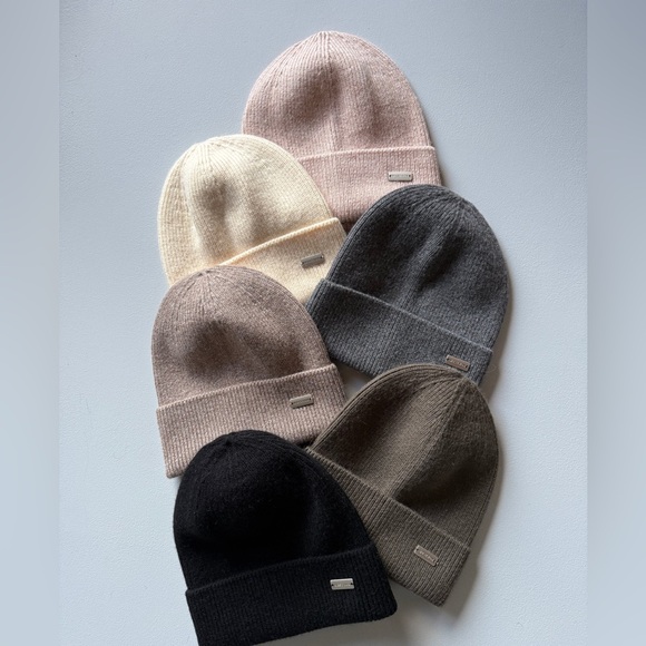 Elegant Black Cashmere Beanie for Women - Picture 2 of 6